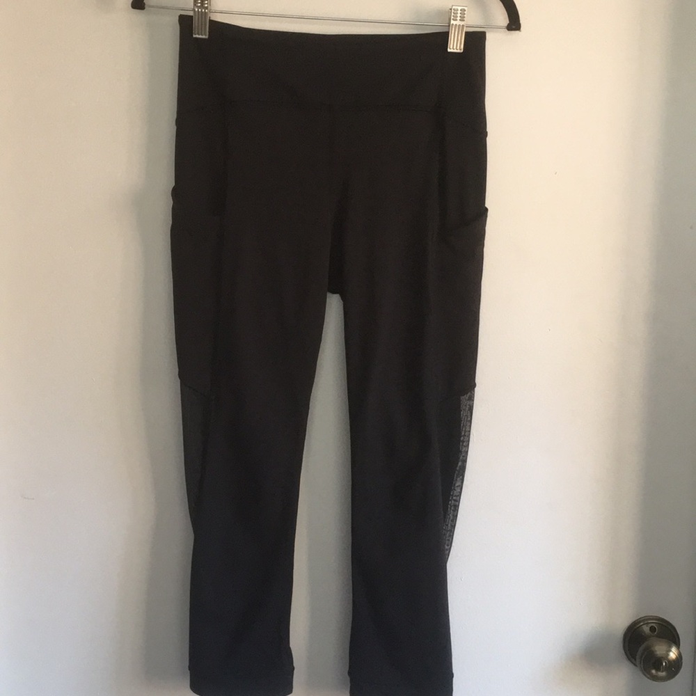 Lululemon Sole Training Crop Black Dot Mesh Panel Pocket - Picture 3 of 7